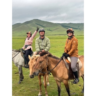 與小謀老師一同騎馬.jpg 與小謀老師一同騎馬.jpg